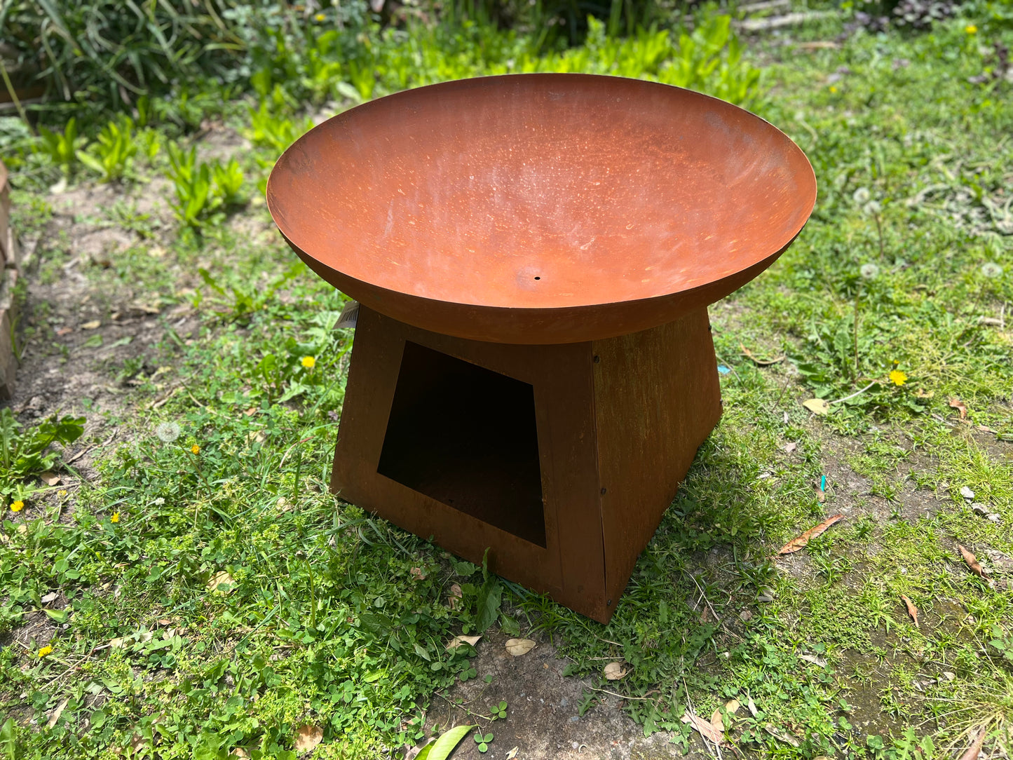 Large 80cm Wok Style Firepit with Tapered Base can store firewood FP-003